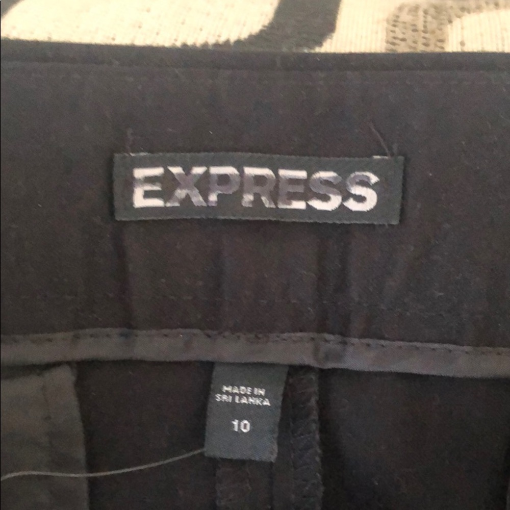 Express Shorts - Picture 6 of 6